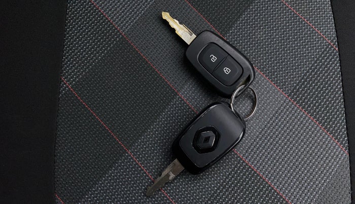 2021 Renault Kwid RXT 1.0 (O), Petrol, Manual, 16,675 km, Key Close Up