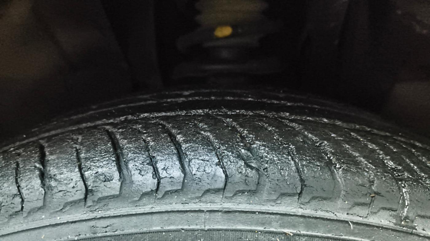 2021 Nissan MAGNITE XL, Petrol, Manual, 60,688 km, Left Front Tyre Tread