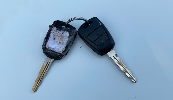 2019 Hyundai NEW SANTRO SPORTZ MT, Petrol, Manual, 84,906 km, Key Close Up