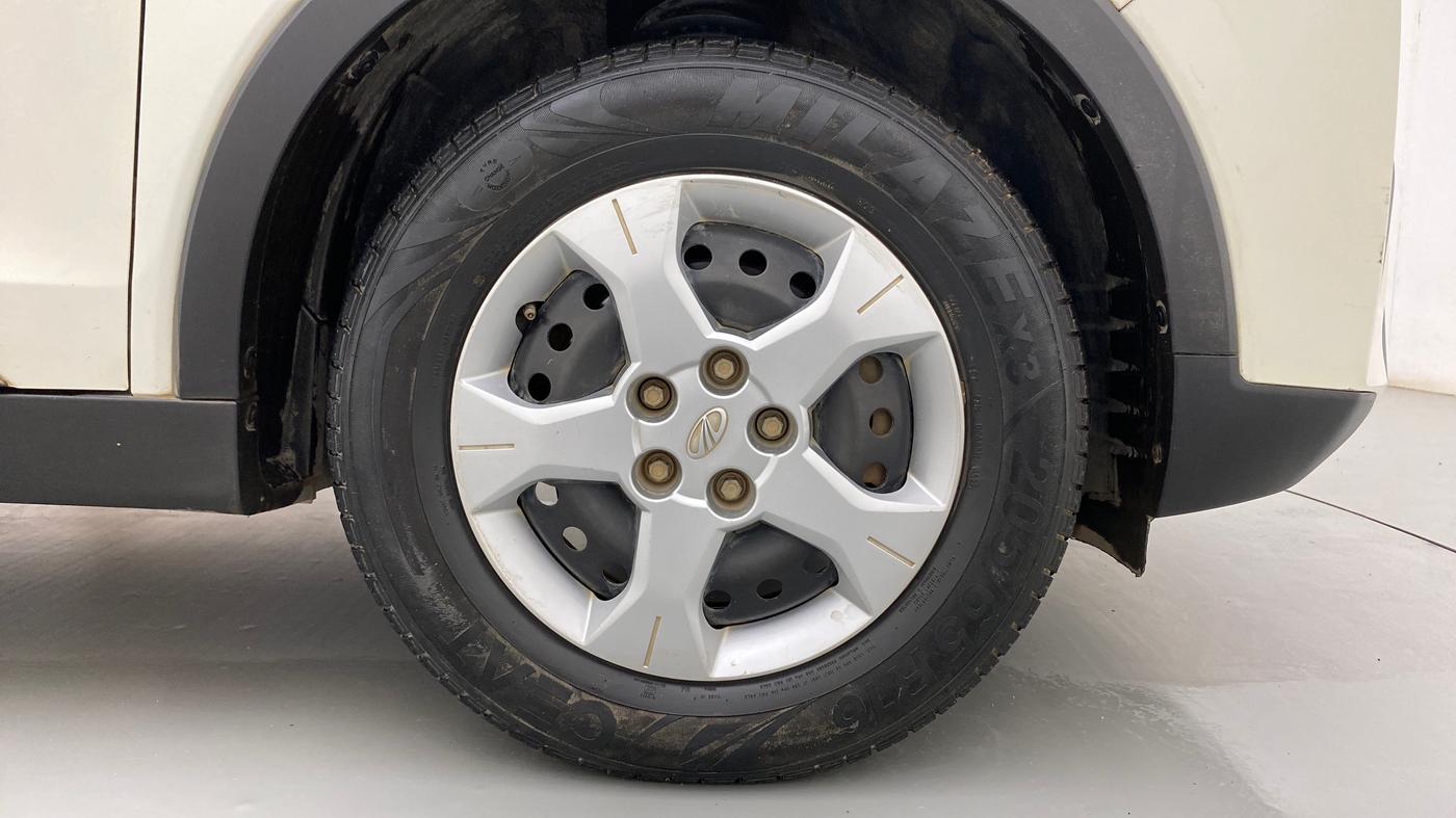 2020 Mahindra XUV300 W6 1.5 DIESEL, Diesel, Manual, 52,052 km, Right Front Wheel
