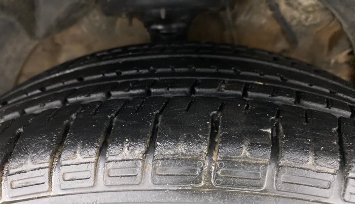 2020 Mahindra XUV300 W6 1.5 DIESEL, Diesel, Manual, 52,052 km, Right Front Tyre Tread