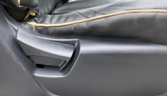 2020 Mahindra XUV300 W6 1.5 DIESEL, Diesel, Manual, 52,052 km, Driver Side Adjustment Panel