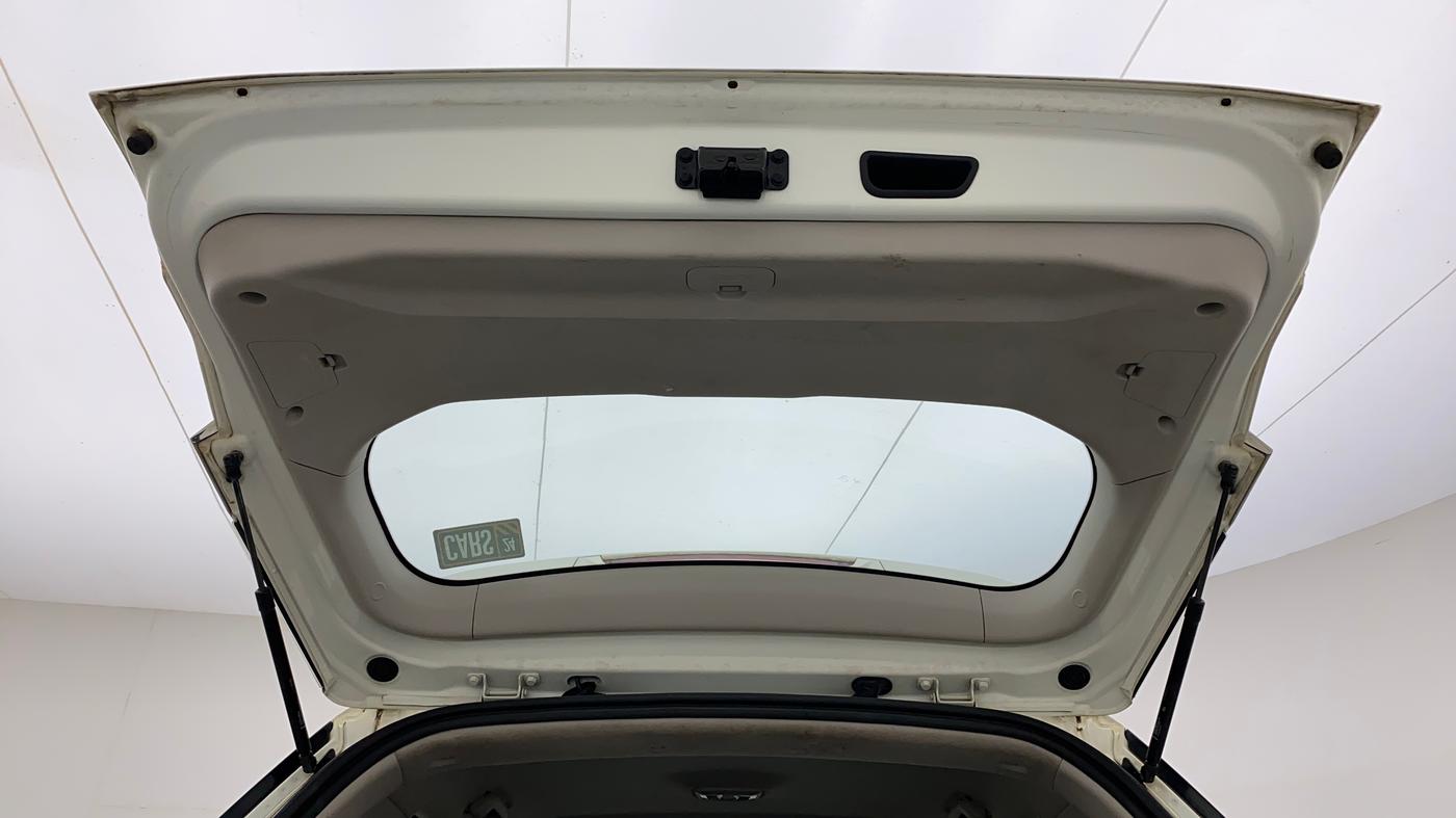 2020 Mahindra XUV300 W6 1.5 DIESEL, Diesel, Manual, 52,052 km, Boot Door Open