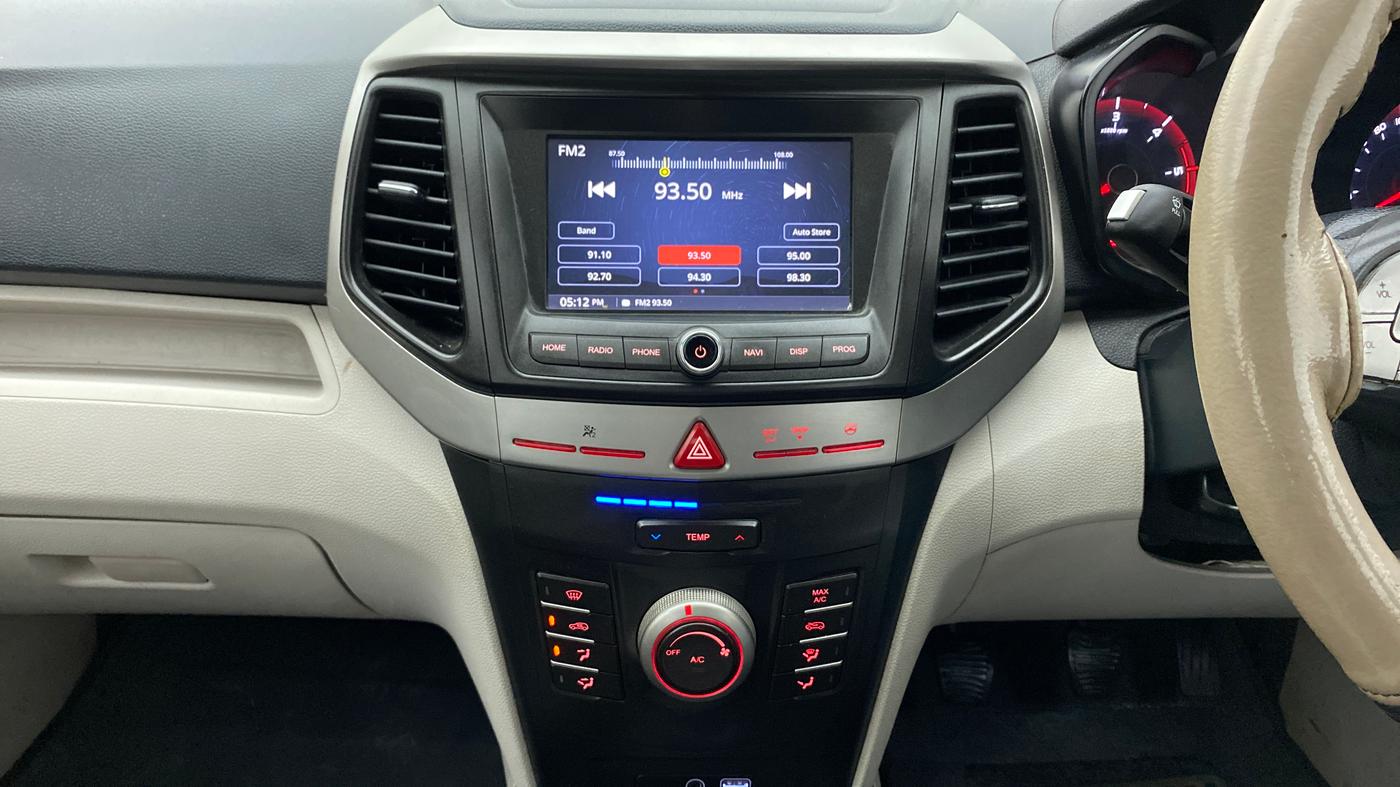 2020 Mahindra XUV300 W6 1.5 DIESEL, Diesel, Manual, 52,052 km, Air Conditioner