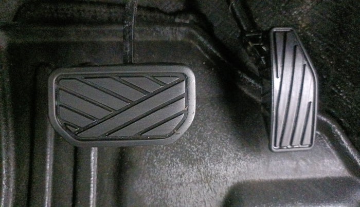 2021 Maruti XL6 ZETA AT, Petrol, Automatic, 32,349 km, Pedals