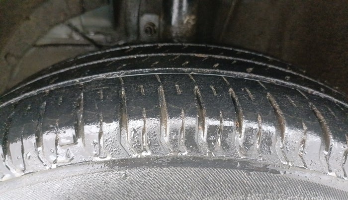 2021 Maruti XL6 ZETA AT, Petrol, Automatic, 32,349 km, Left Front Tyre Tread