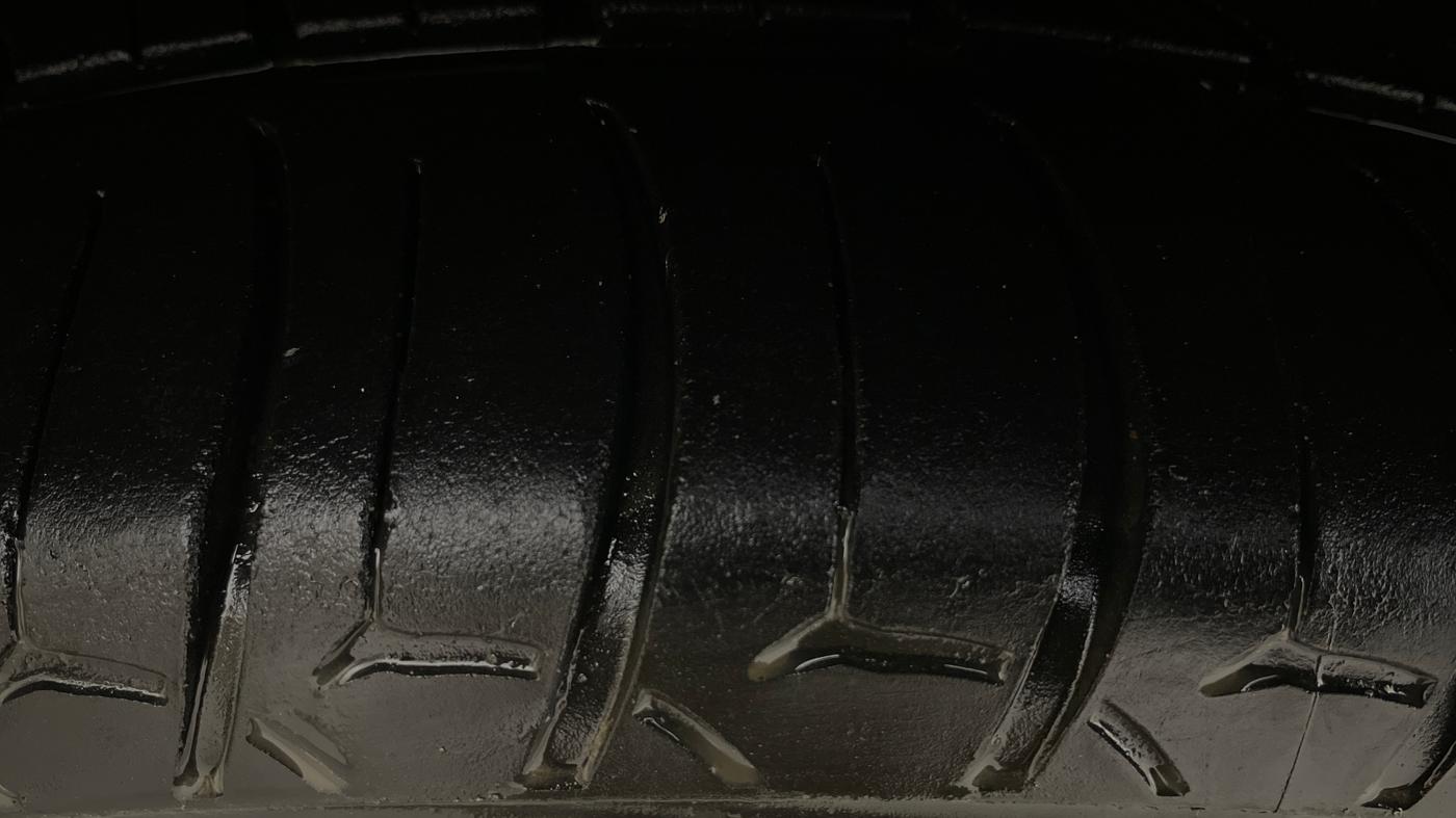 2020 Volkswagen Polo HIGHLINE PLUS 1.0, Petrol, Manual, 72,305 km, Left Front Tyre Tread