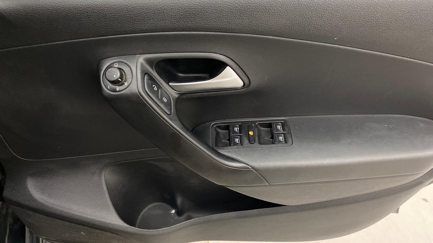 2020 Volkswagen Polo HIGHLINE PLUS 1.0, Petrol, Manual, 72,305 km, Driver Side Door Panels Control