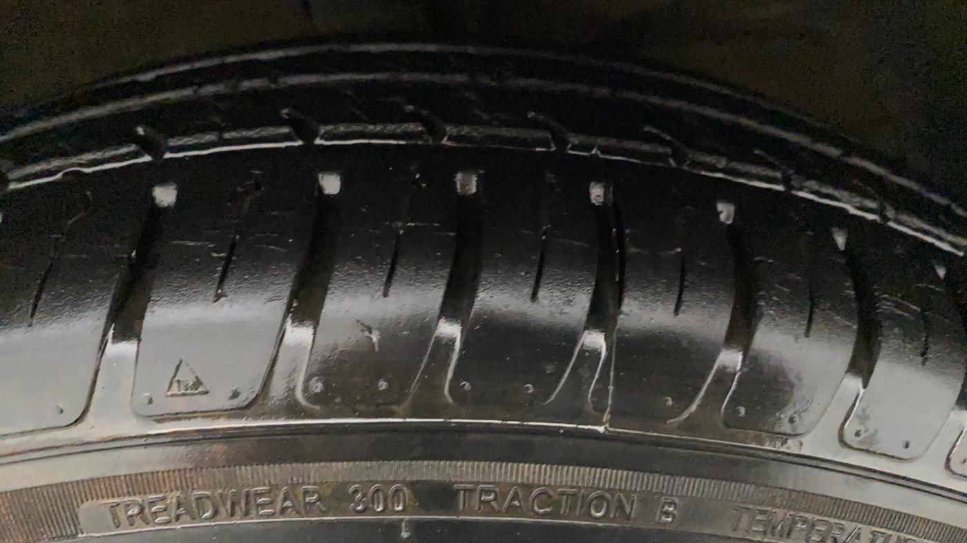 2018 Maruti Dzire VXI, Petrol, Manual, 18,285 km, Right Front Tyre Tread