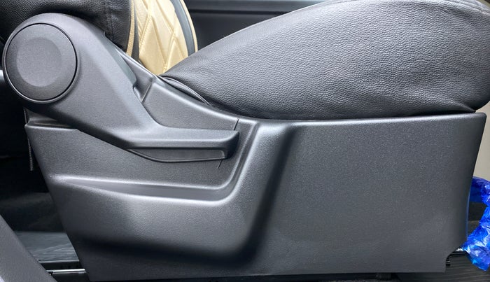 2020 Maruti New Wagon-R VXI 1.0, Petrol, Manual, 901 km, Driver Side Adjustment Panel