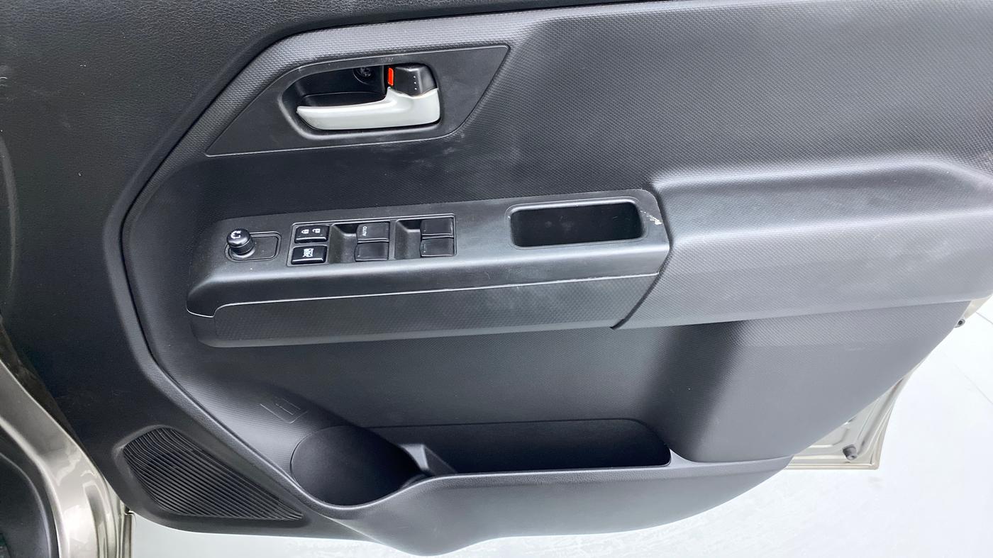 2020 Maruti New Wagon-R VXI 1.0, Petrol, Manual, 901 km, Driver Side Door Panels Control