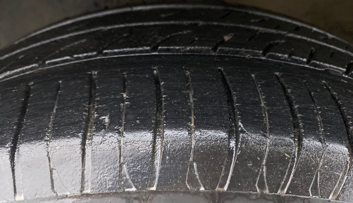 2016 Mahindra Kuv100 K6 5 STR, Petrol, Manual, 41,808 km, Left Front Tyre Tread