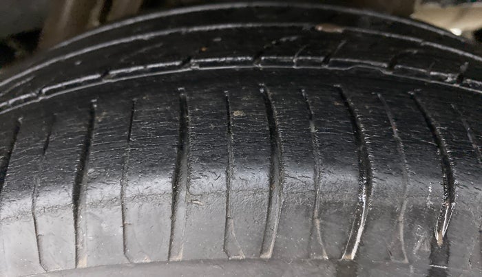 2016 Mahindra Kuv100 K6 5 STR, Petrol, Manual, 41,808 km, Left Rear Tyre Tread