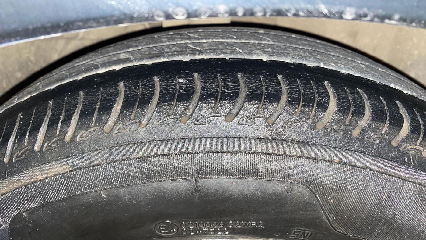 2019 Ford New Figo TITANIUM 1.2 PETROL MT, Petrol, Manual, 1,24,066 km, Right Front Tyre Tread