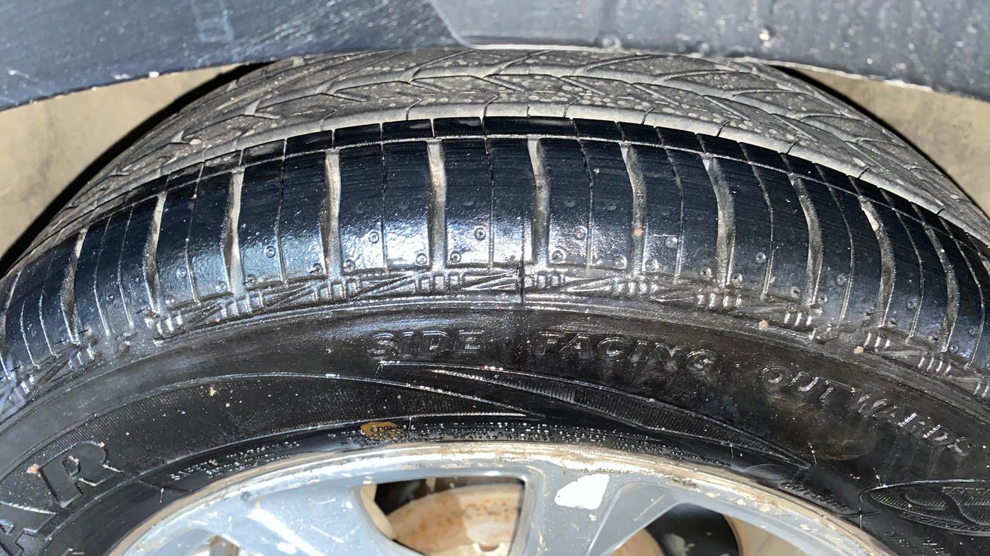 2019 Ford New Figo TITANIUM 1.2 PETROL MT, Petrol, Manual, 1,24,066 km, Left Front Tyre Tread