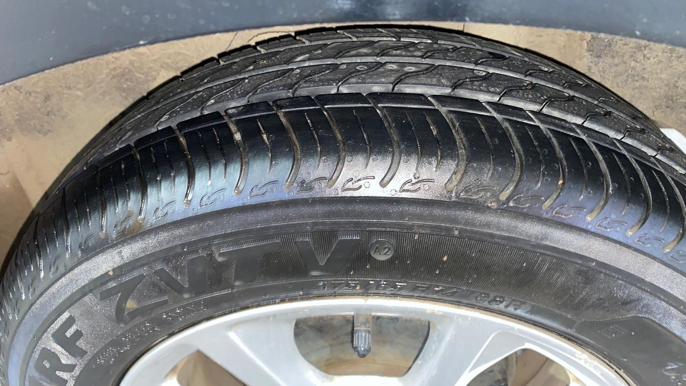 2019 Ford New Figo TITANIUM 1.2 PETROL MT, Petrol, Manual, 1,24,066 km, Left Rear Tyre Tread