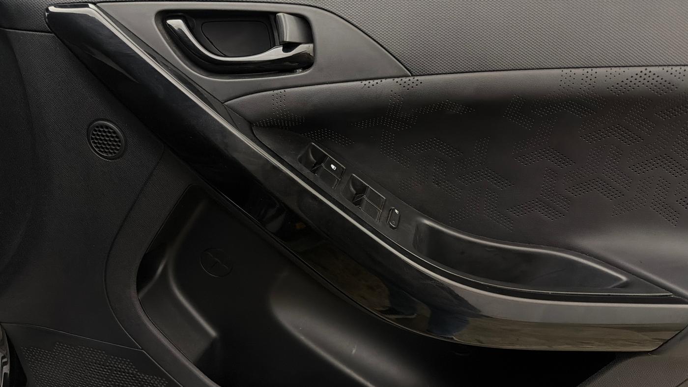 2021 Tata NEXON XZ PLUS (O) PETROL DARK EDITION, Petrol, Manual, 39,083 km, Driver Side Door Panels Control