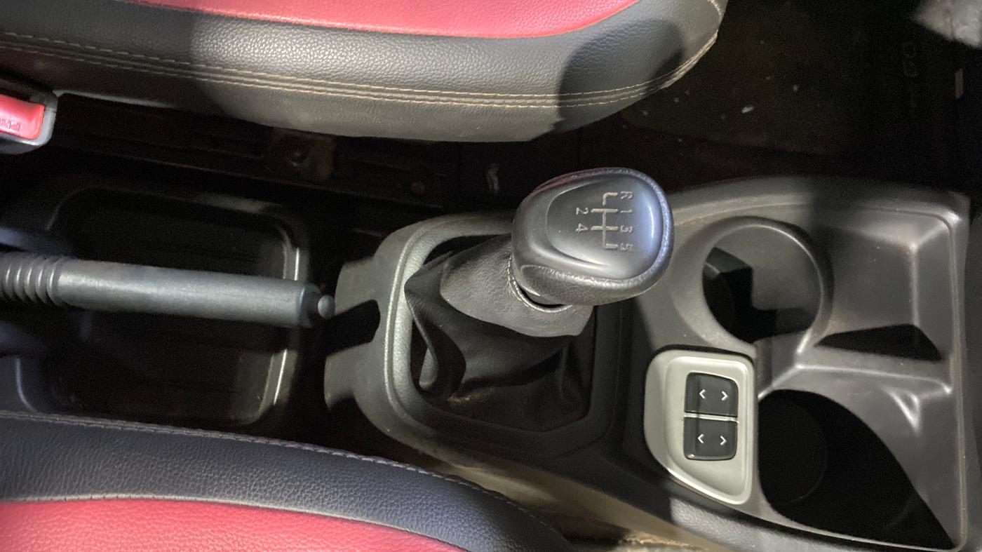2017 Datsun Redi Go T (O), Petrol, Manual, 19,434 km, Gear Lever
