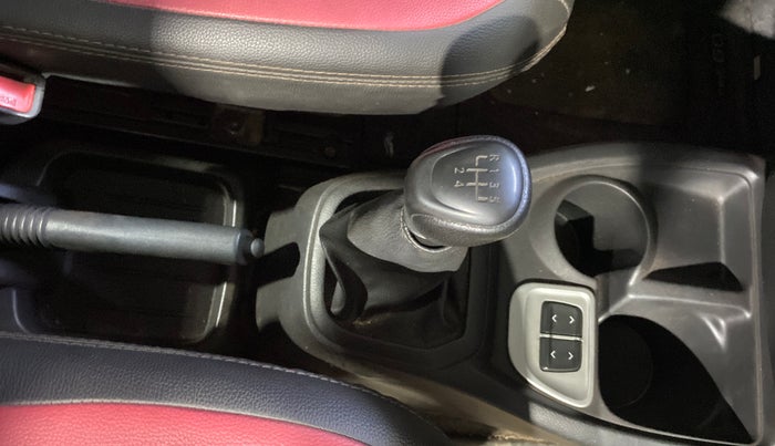 2017 Datsun Redi Go T (O), Petrol, Manual, 19,725 km, Gear Lever