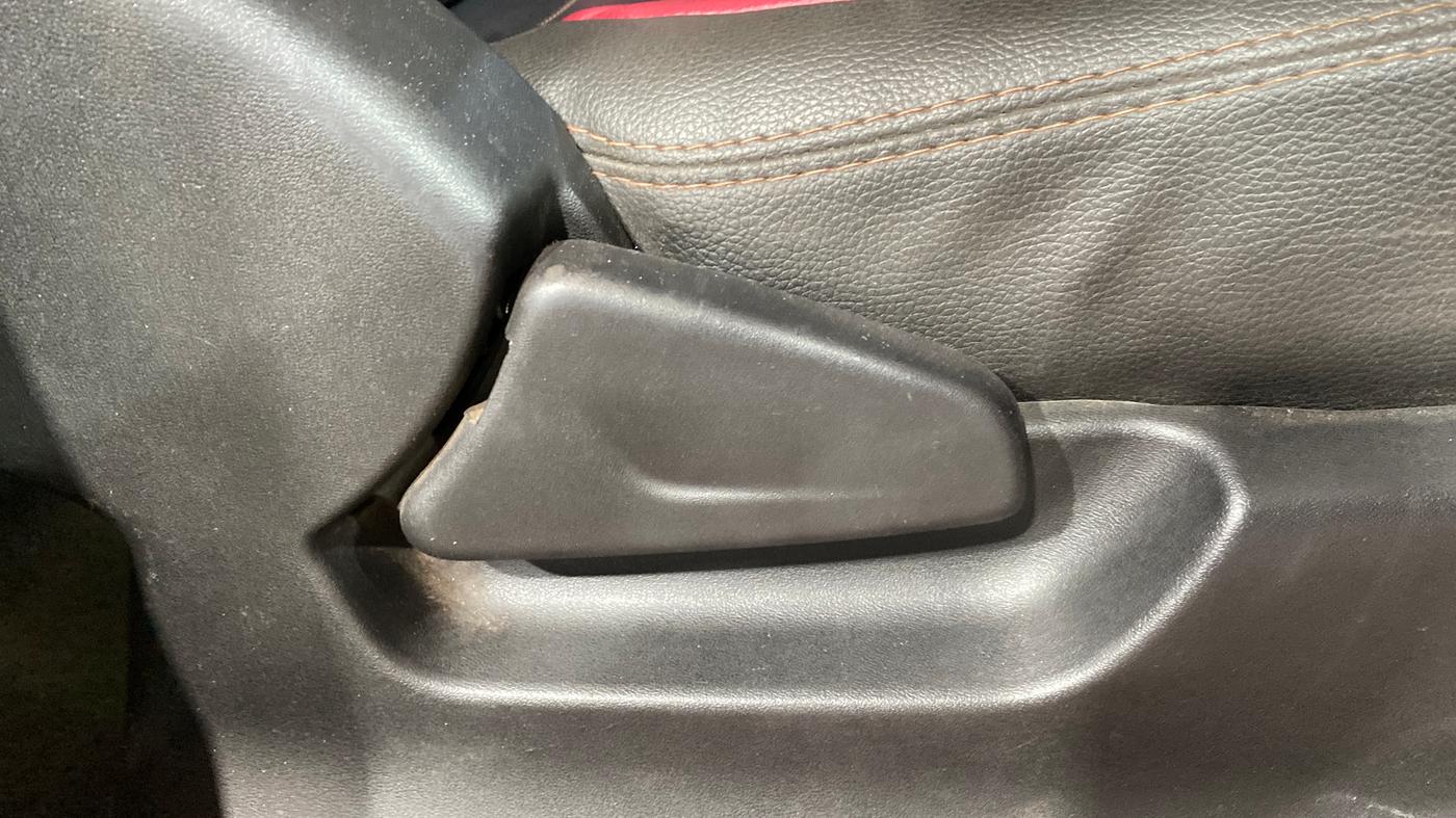 2017 Datsun Redi Go T (O), Petrol, Manual, 19,434 km, Driver Side Adjustment Panel