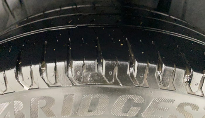 2019 Maruti XL6 ALPHA SHVS  MT, Petrol, Manual, 24,042 km, Left Rear Tyre Tread