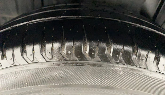 2019 Maruti XL6 ALPHA SHVS  MT, Petrol, Manual, 24,042 km, Right Rear Tyre Tread