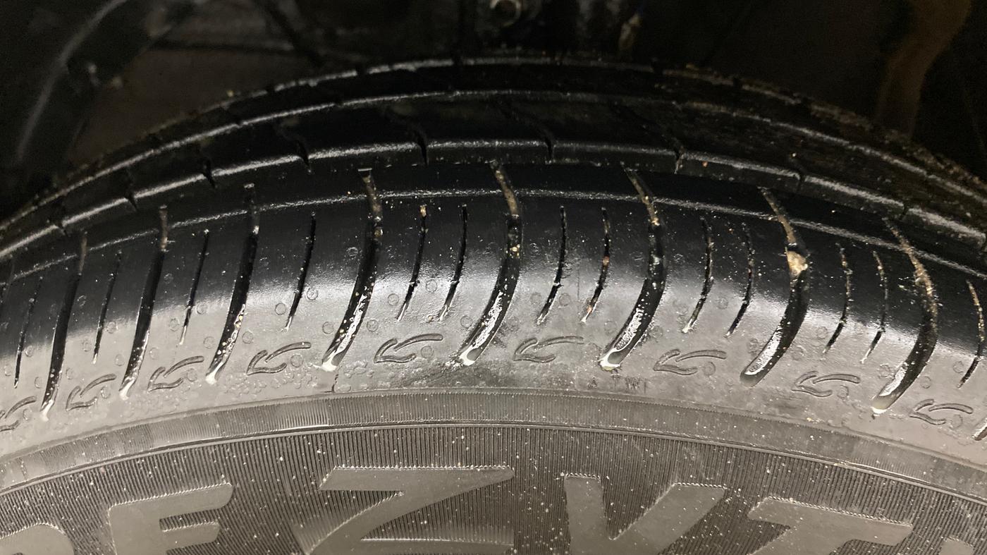 2022 Maruti Dzire ZXI Plus AMT, Petrol, Automatic, 60,061 km, Left Front Tyre Tread