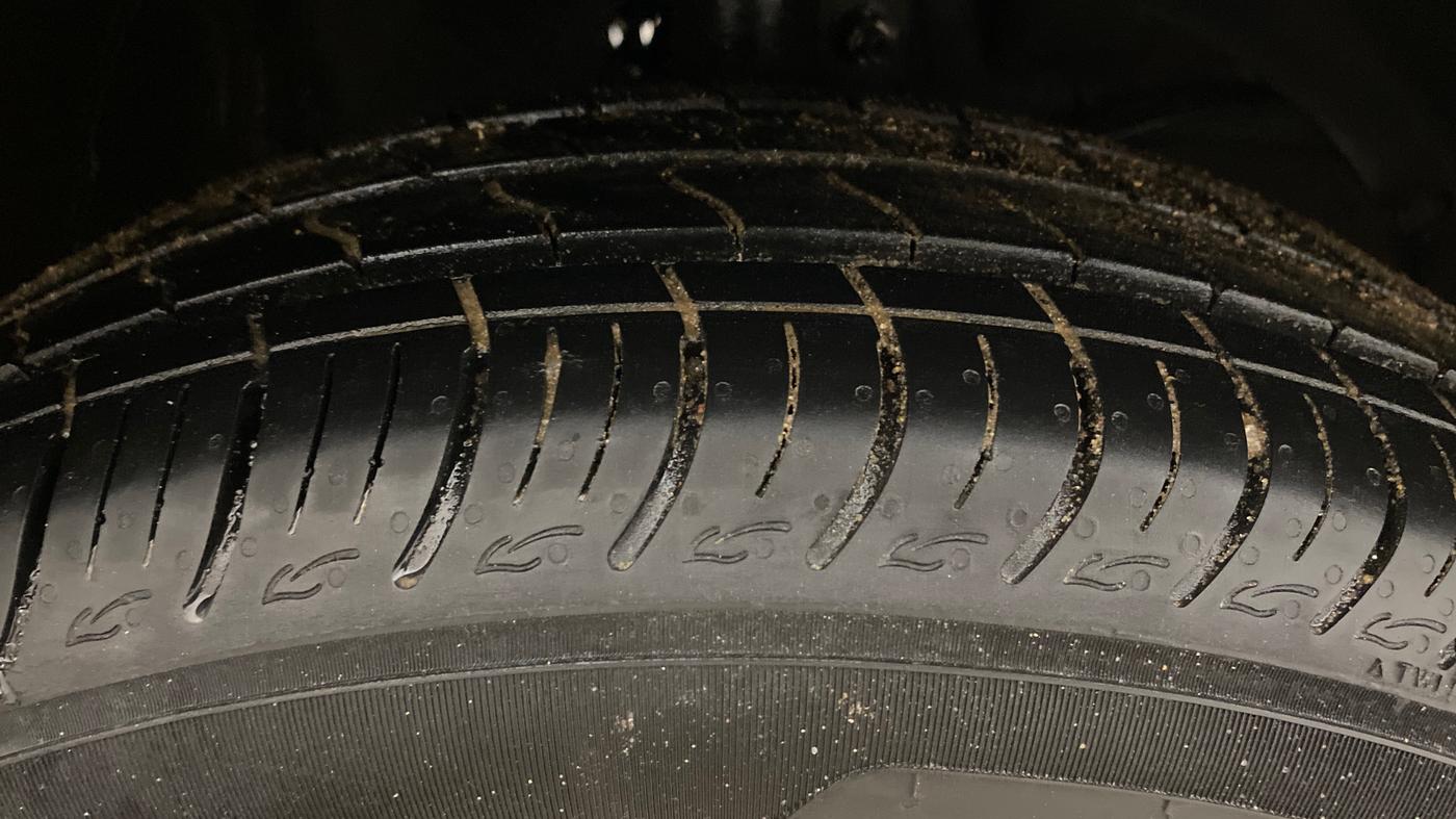 2022 Maruti Dzire ZXI Plus AMT, Petrol, Automatic, 60,061 km, Right Front Tyre Tread