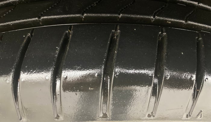 2017 Maruti Ertiga ZXI+, Petrol, Manual, 57,317 km, Left Front Tyre Tread