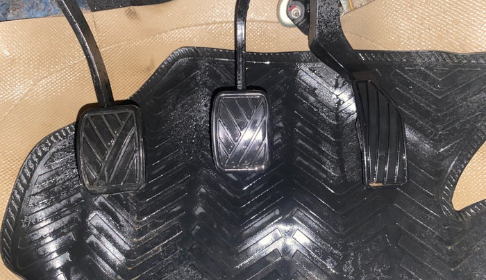 2017 Maruti Ertiga ZXI+, Petrol, Manual, 57,317 km, Pedals