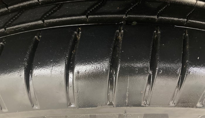 2017 Maruti Ertiga ZXI+, Petrol, Manual, 57,317 km, Right Front Tyre Tread