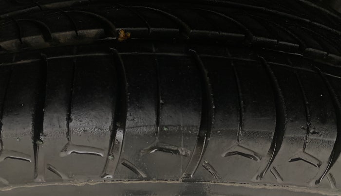 2017 Maruti Ertiga ZXI+, Petrol, Manual, 57,317 km, Left Rear Tyre Tread
