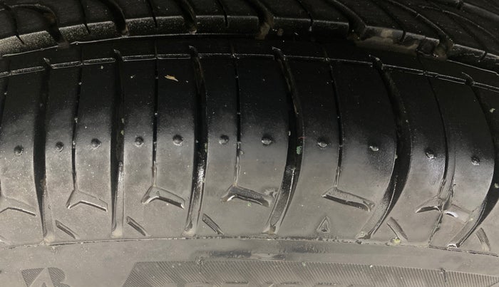 2017 Maruti Ertiga ZXI+, Petrol, Manual, 57,317 km, Right Rear Tyre Tread