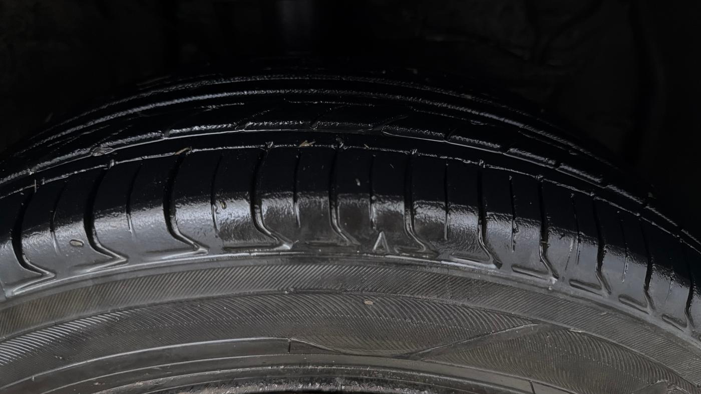 2018 Toyota YARIS G CVT, Petrol, Automatic, 1,09,066 km, Right Front Tyre Tread