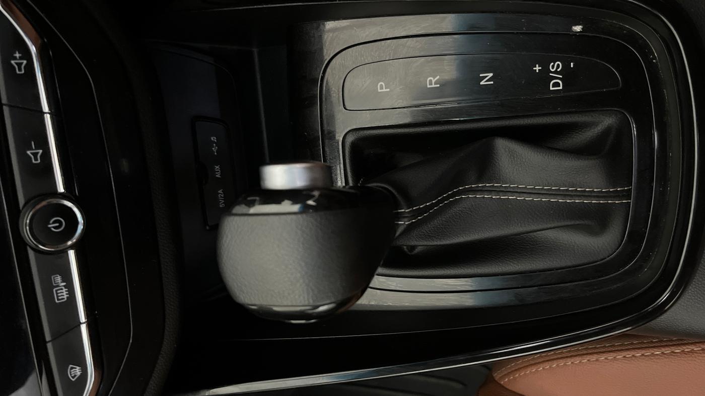 2020 MG HECTOR PLUS SHARP 1.5 PETROL TURBO DCT 6-STR, Petrol, Automatic, 24,897 km, Gear Lever