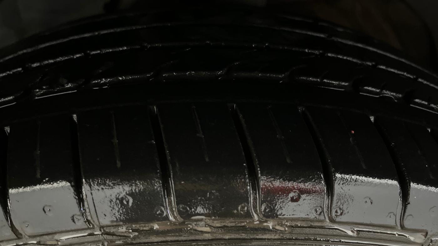 2020 MG HECTOR PLUS SHARP 1.5 PETROL TURBO DCT 6-STR, Petrol, Automatic, 24,897 km, Left Front Tyre Tread