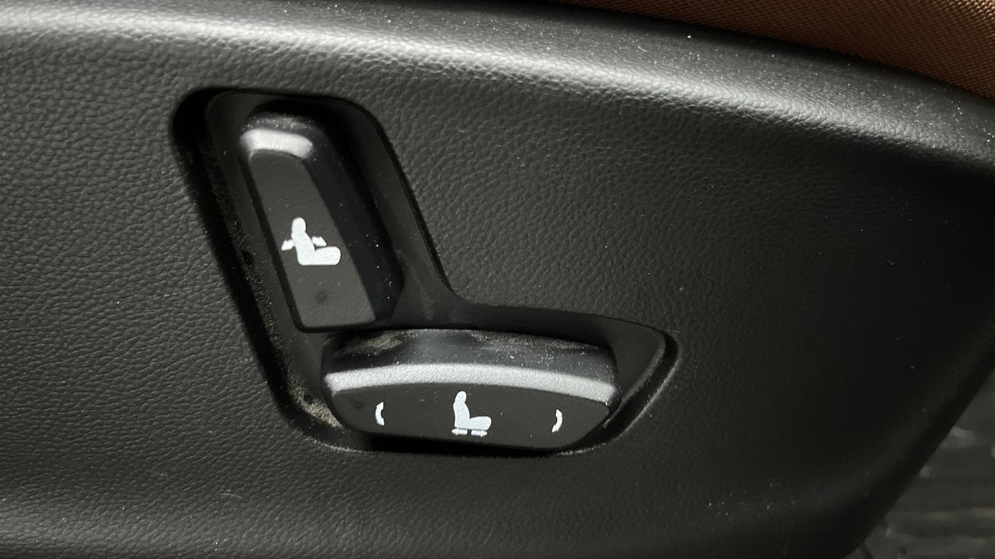 2020 MG HECTOR PLUS SHARP 1.5 PETROL TURBO DCT 6-STR, Petrol, Automatic, 24,897 km, Driver Side Adjustment Panel