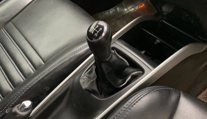 2016 Maruti Baleno ZETA PETROL 1.2, Petrol, Manual, 65,941 km, Gear lever - Boot Cover minor damage
