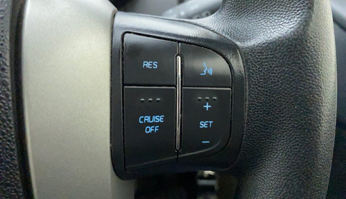 2017 Mahindra XUV500 W6 AT, Diesel, Automatic, 1,14,659 km, Adaptive Cruise Control