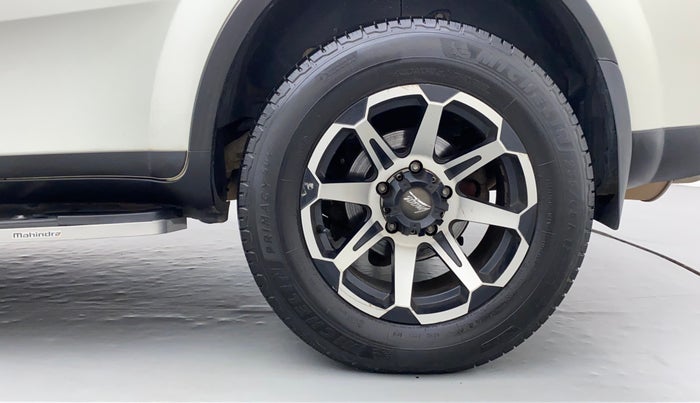2017 Mahindra XUV500 W6 AT, Diesel, Automatic, 1,14,659 km, Left Rear Wheel