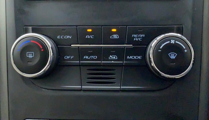 2017 Mahindra XUV500 W6 AT, Diesel, Automatic, 1,14,659 km, Automatic Climate Control