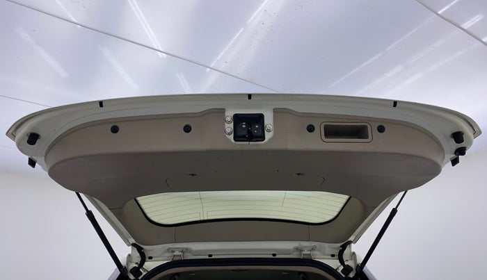 2017 Mahindra XUV500 W6 AT, Diesel, Automatic, 1,14,659 km, Boot Door Open