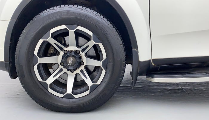 2017 Mahindra XUV500 W6 AT, Diesel, Automatic, 1,14,659 km, Left Front Wheel