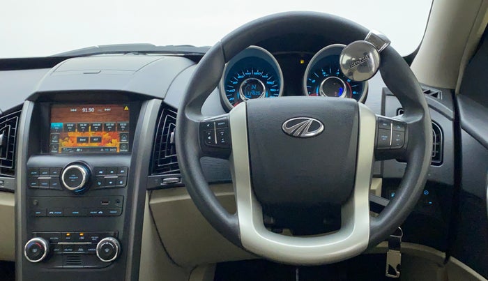 2017 Mahindra XUV500 W6 AT, Diesel, Automatic, 1,14,659 km, Steering Wheel Close Up