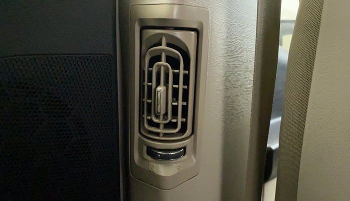 2017 Mahindra XUV500 W6 AT, Diesel, Automatic, 1,14,659 km, Rear AC Vents