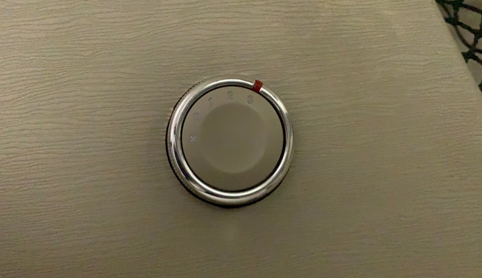 2017 Mahindra XUV500 W6 AT, Diesel, Automatic, 1,14,659 km, Rear AC Temperature Control