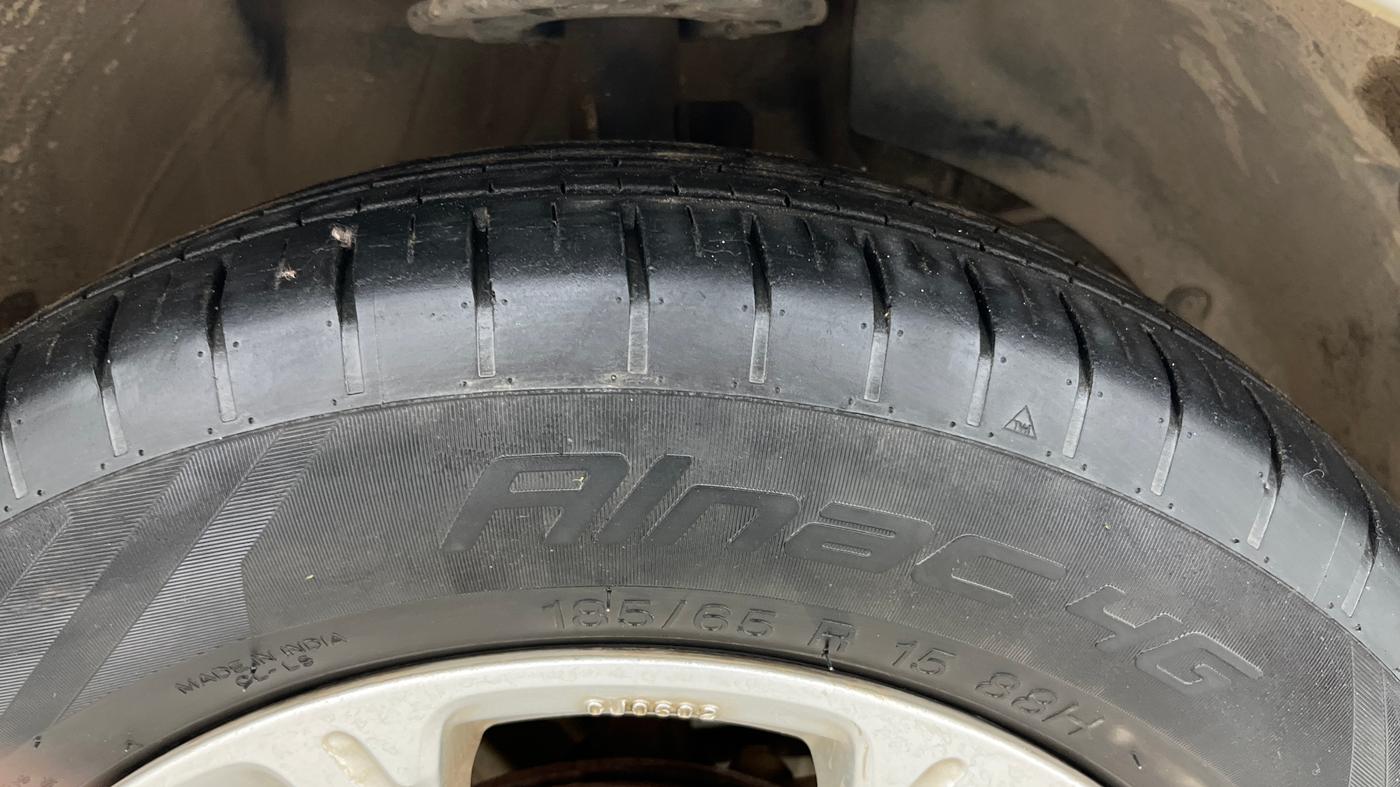 2020 Maruti Swift ZXI AMT, Petrol, Automatic, 22,328 km, Right Front Tyre Tread