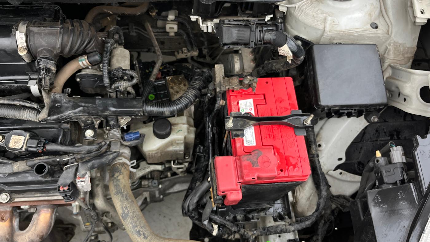 2020 Maruti Swift ZXI AMT, Petrol, Automatic, 22,328 km, Engine View - Left