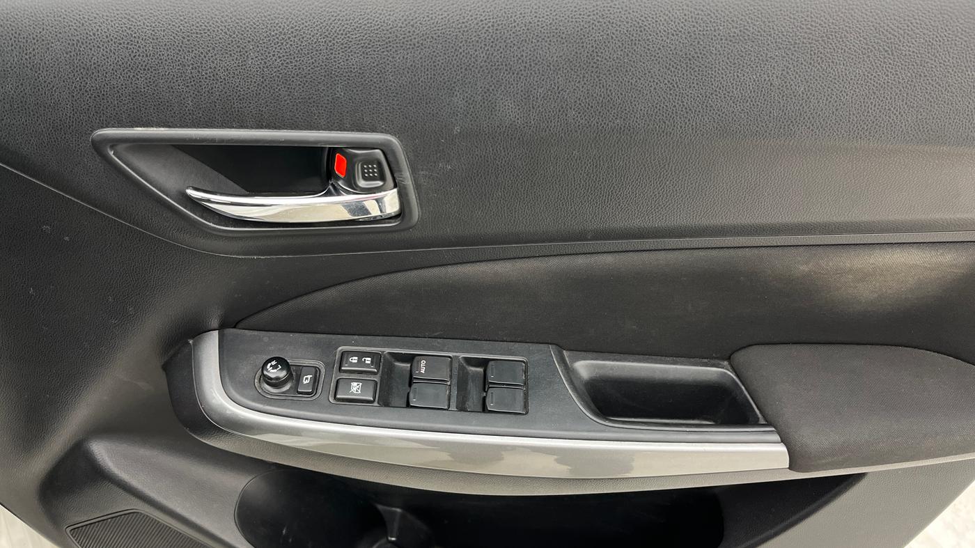 2020 Maruti Swift ZXI AMT, Petrol, Automatic, 22,328 km, Driver Side Door Panels Control