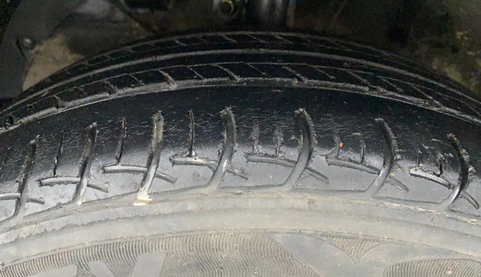 2016 Maruti Baleno DELTA PETROL 1.2, Petrol, Manual, 69,680 km, Left Front Tyre Tread
